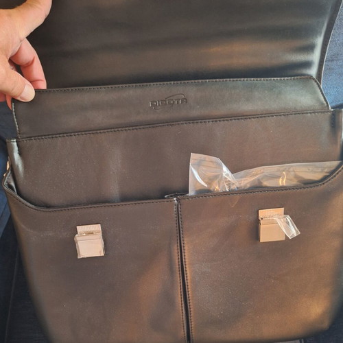 Dicota Classic Executive Leather Laptop Briefcase new, black