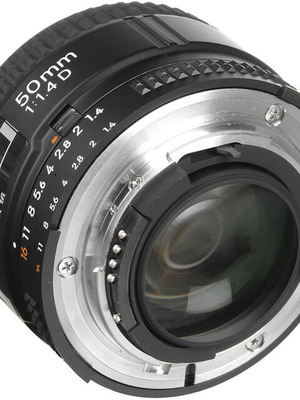 Nikon 50mm 1.4D φακός σε άριστη κατάσταση με φίλτρο UV και hood
