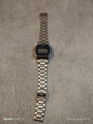 Casio watch like new, timeless silver unisex