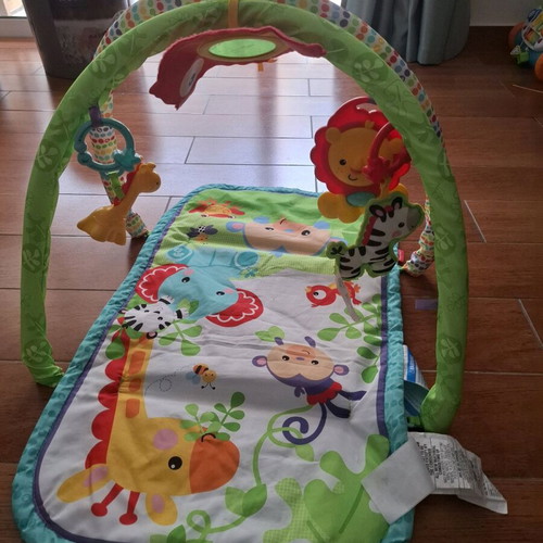 Baby Gym Fisher Price used with 5 toys