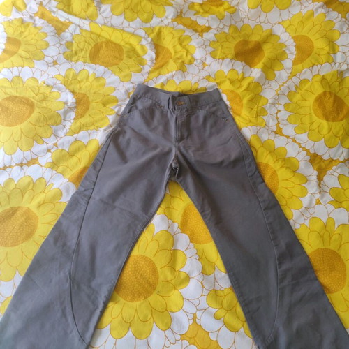 Levi's jeans like new, gray with yellow stitching, small/xs