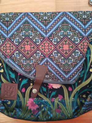 Lazydayz crossbody bag like new, colorful water-repellent fabric