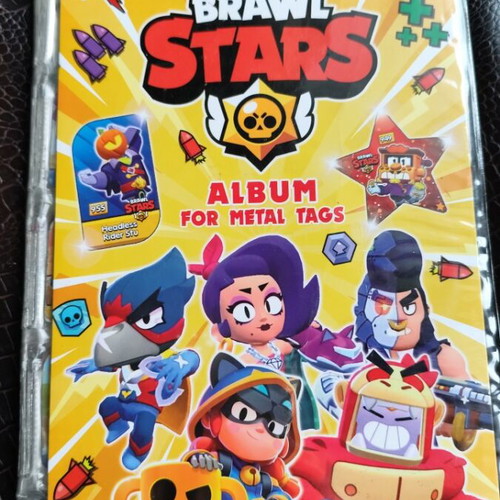 Football and Brawl Stars tags like new, 920 pieces with albums