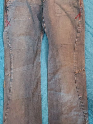 Vintage γυναικείο τζιν Levi's μεταχειρισμένο, μπλε denim, μέγεθος 28