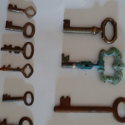 Antique keys used, pack of 13 old keys