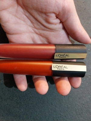 Κραγιόν L'Oreal Paris Rouge Signature 2 καινούργια, 136 Armored & 141 Discovered