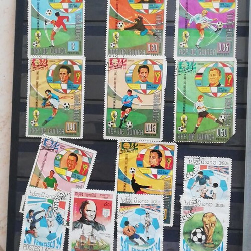 Stamp collection album like new with 13 full pages from various countries