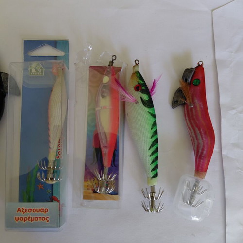Squid jigs pack of 7 like new, sizes 3.5 to 2.0 with protectors