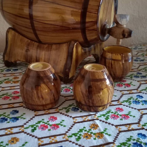 Wooden decorative barrel with 3 wooden cups used