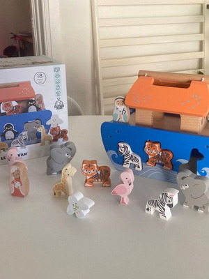 Le Toy Van Noah's Ark wooden shape sorter
