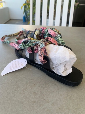 Πέδιλα AGS x Mary Katrantzou limited edition καινούργια, μέγεθος 37.5, μαύρα