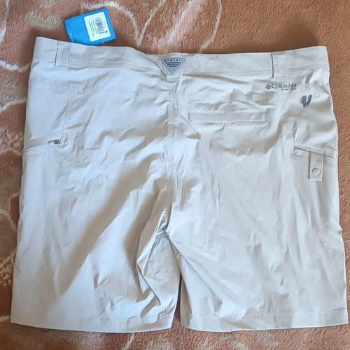 Columbia waterproof bermuda shorts size XL/2XL new beige