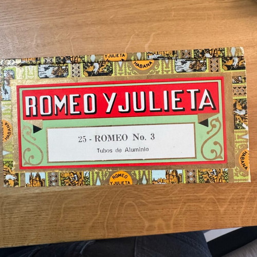 Romeo y Julieta wooden cigar box used, empty