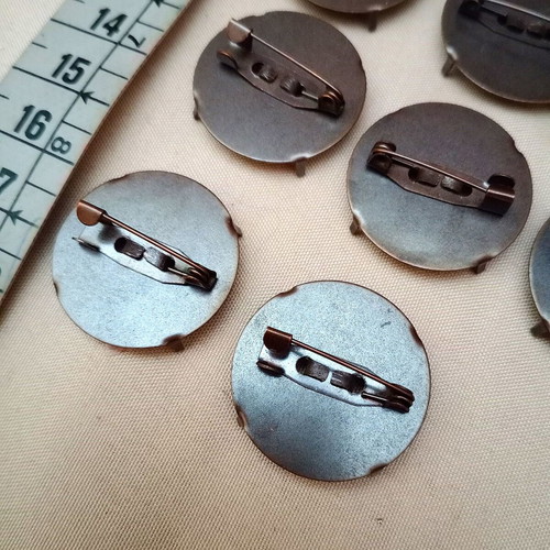 Metal pin bases like new, pack of 20 pieces, bronze and silver