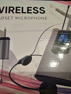 Wireless Headset Microphone for 2 Users like new with 2 Lavalier Mics