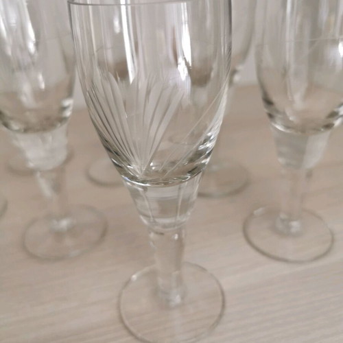 Liqueur/Cognac glasses like new, set of 7 with embossed design
