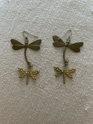 Dragonfly gold dangling earrings like new