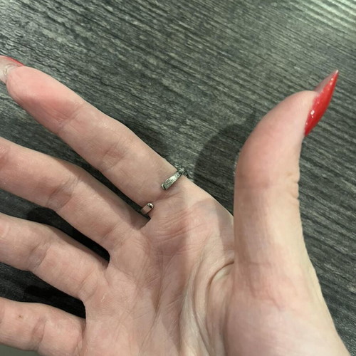 Silver ring like new in excellent condition