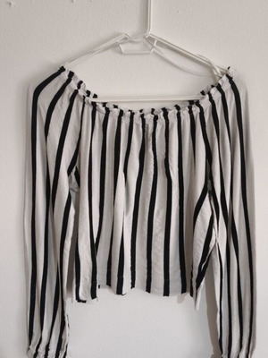 Μπλούζα γυναικεία Bershka ριγέ ασπρόμαυρη μέγεθος M μεταχειρισμένη