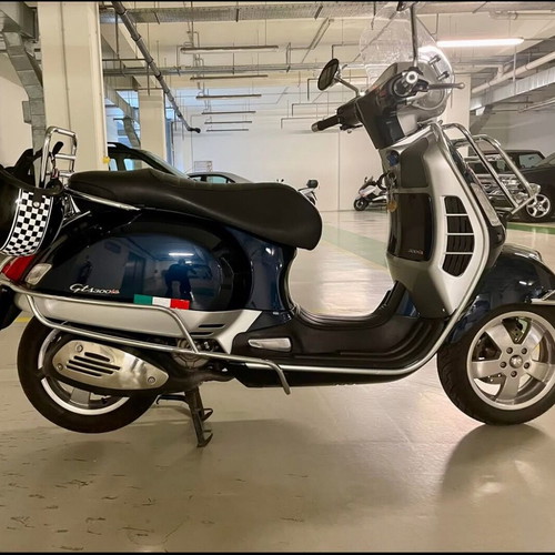 Vespa GTS 300ie used special edition 2013, two-tone