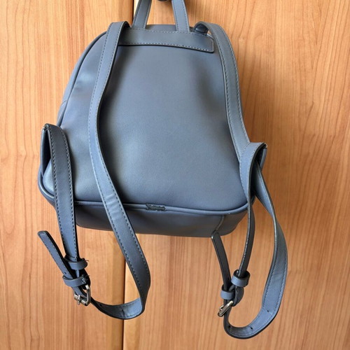 Guess backpack like new, blue and purple, everyday convenient