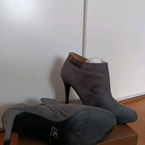 Grey women's ankle boots size 41, worn only once, 10cm heel