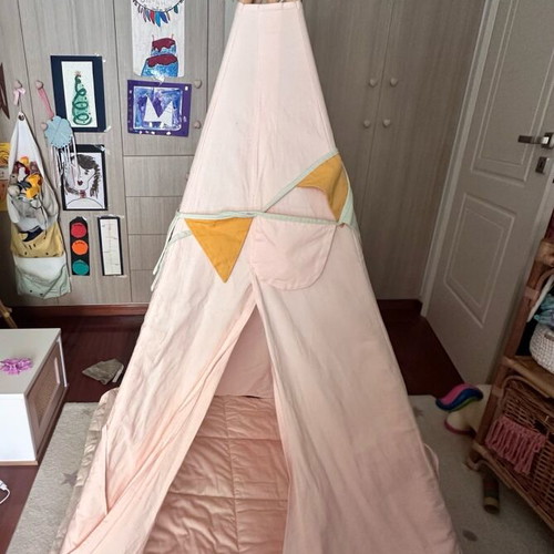 Little Dutch children's teepee play tent like new, pink with mattress