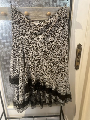Gianni Rodini skirt like new, black and white, lined, below knee