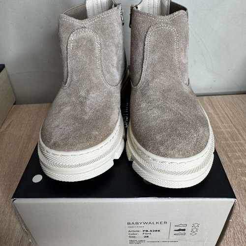 Babywalker suede boots size 28 new, beige and grey
