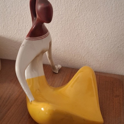 Porcelain figure "Siedząca dziewczyna" used, designed by Henryk Jędrasiak