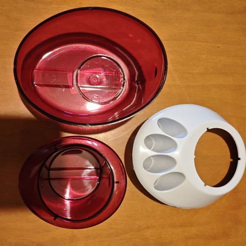 Plastic bathroom organizer for toothbrushes and toothpaste
