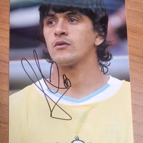 Authentic Lucho Gonzalez autograph like new
