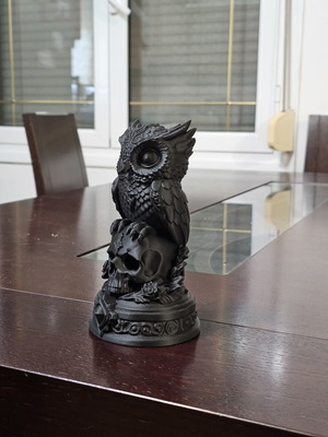 Figure 20 cm black matte like new