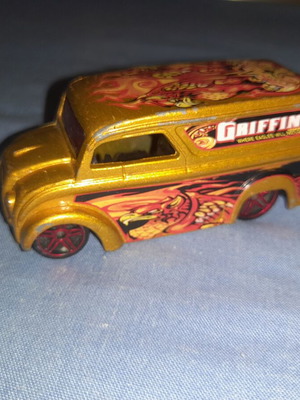 Hot Wheels Dairy Delivery μεταχειρισμένο, μοντέλο 1997 με γραφικά φλόγες