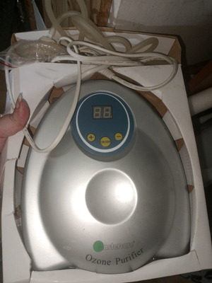Ozone purifier like new, older model