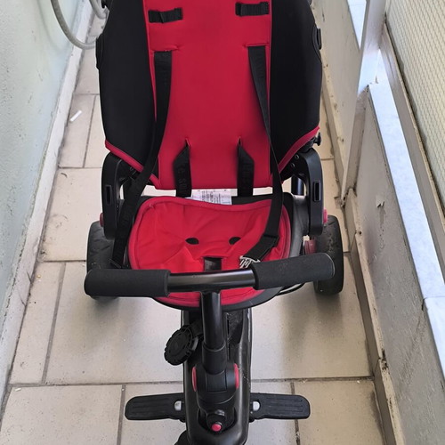 SmarTrike STR7 J Red tricycle like new with sun canopy and storage bag