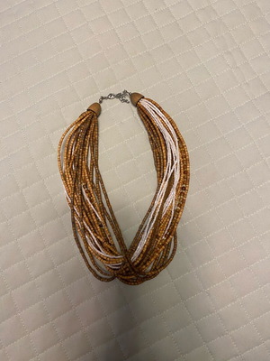 Necklace triple color like new in sand tones