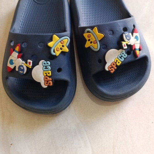 Plastic slippers size 24 like new