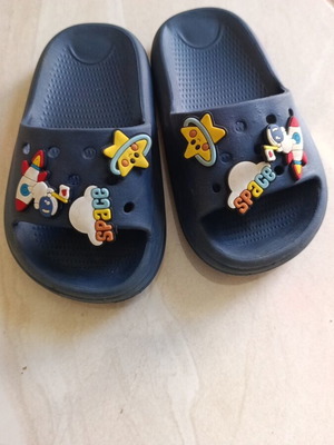 Plastic slippers size 24 like new
