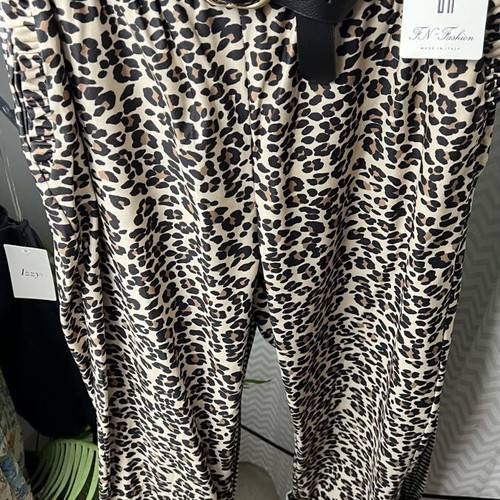 Leopard print pants with leather belt and gold buckle like new