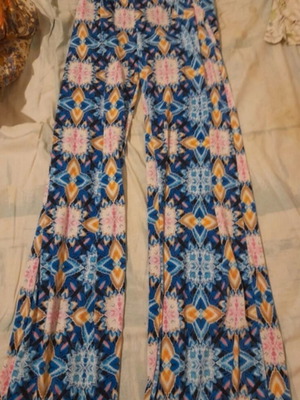 Pantelona pants with elastic waist, slim fit, flared
