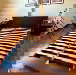 Κρεβάτι ξύλινο Wenge σαν καινούργιο, σετ με στρώμα και κομοδίνα