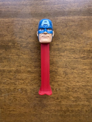 PEZ Dispenser Marvel Captain America like new