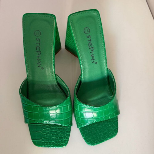 Peep toe green croco shoes like new, size 38