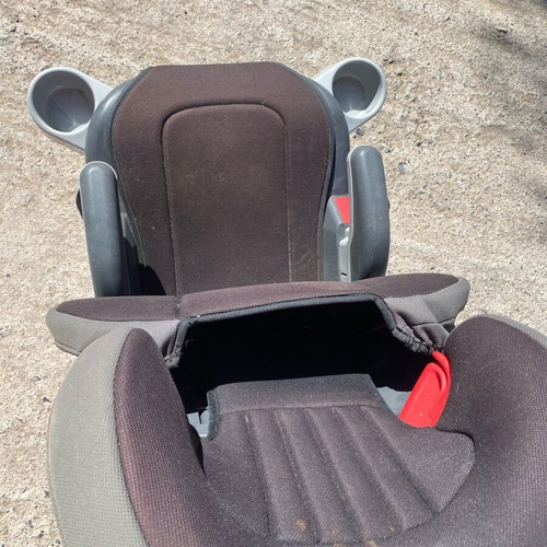 Graco children's car seat used with armrests and drink holders