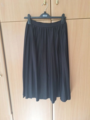 Pull & Bear pleated skirt used, black, size M with elastic