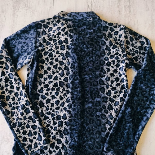 Velvet leopard print zip-up shirt like new, size S, blue and white
