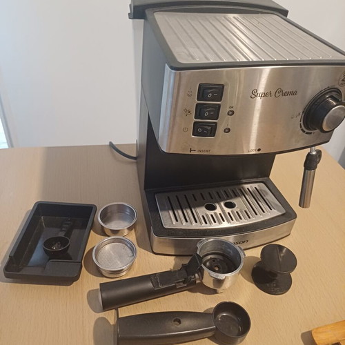 Rohnson Super Crema espresso coffee machine with milk frother