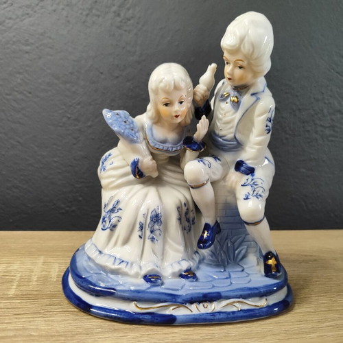 Vintage Porcelain Figurine Romantic Couple Delft Style used