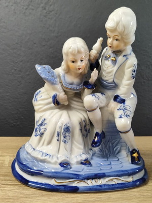 Vintage Porcelain Figurine Romantic Couple Delft Style used